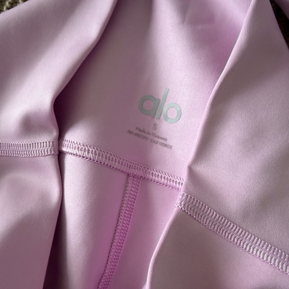 ALO Yoga Light Pink Set - Picture 4 of 5